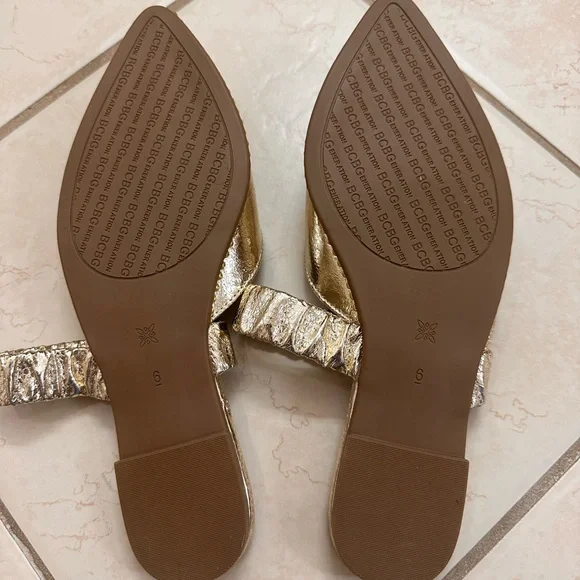 NEW BCBG Women's Gold Textured Mules - Picture 9 of 13